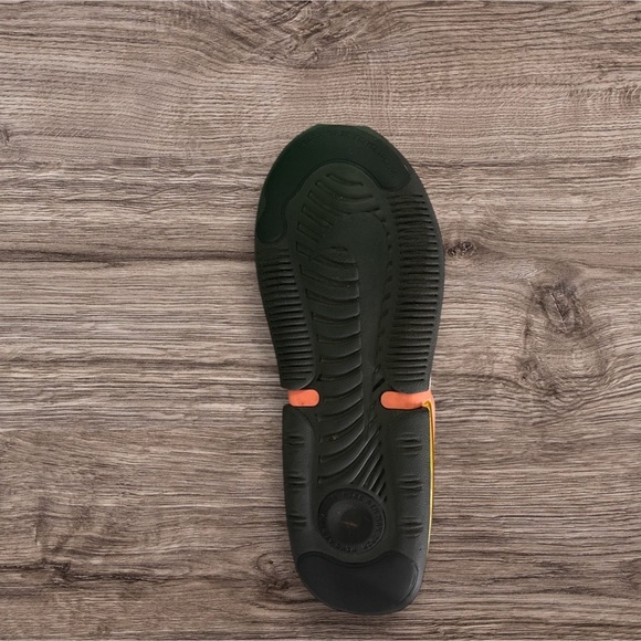 Nike Black and Orange Sneakers with Air Max Design - Picture 4 of 9